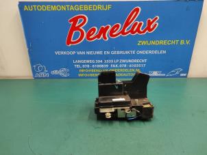 Gebruikte Slotmechaniek Portier 2Deurs links Ford Fiesta 5 (JD/JH) 1.3 Prijs op aanvraag aangeboden door Benelux Zwijndrecht B.V.