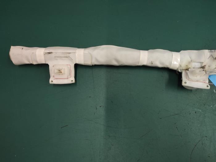 Airbag hemel links van een Toyota Yaris III (P13) 1.5 16V Hybrid 2015