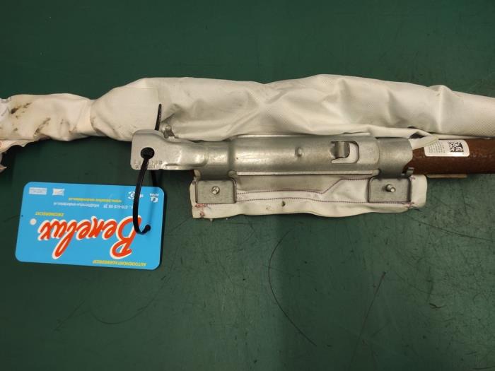 Airbag hemel links van een Toyota Yaris III (P13) 1.5 16V Hybrid 2015