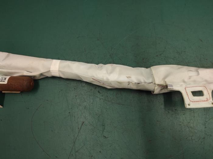 Airbag hemel links van een Toyota Yaris III (P13) 1.5 16V Hybrid 2015