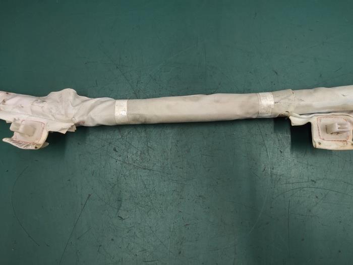 Airbag hemel links van een Toyota Yaris III (P13) 1.5 16V Hybrid 2015