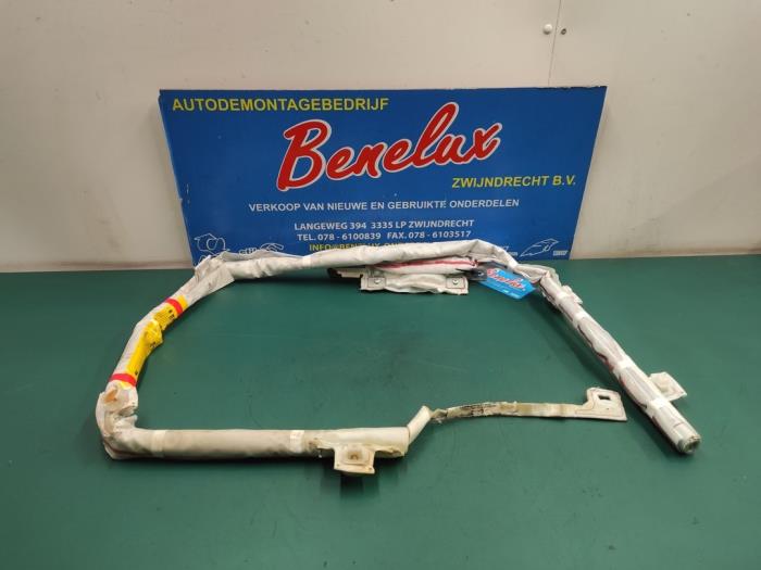Airbag hemel links van een Toyota Yaris III (P13) 1.5 16V Hybrid 2015