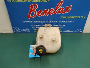 Gebruikte Koelvloeistof Reservoir Renault Twingo II (CN) 1.2 Prijs op aanvraag aangeboden door Benelux Zwijndrecht B.V.