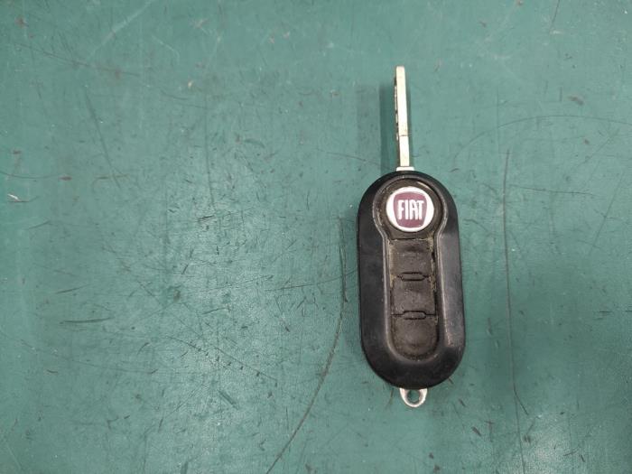Kontaktslot+Sleutel van een Fiat Punto Evo (199) 1.3 JTD Multijet 85 16V Euro 5 2010
