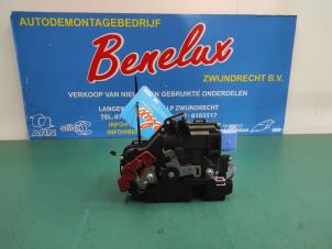 Gebruikte Deurslot Mechaniek 4Deurs links-voor Volkswagen Golf V (1K1) 1.4 TSI 122 16V Prijs op aanvraag aangeboden door Benelux Zwijndrecht B.V.