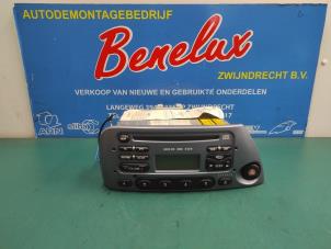 Gebruikte Radio CD Speler Ford Ka I 1.3i Prijs op aanvraag aangeboden door Benelux Zwijndrecht B.V.