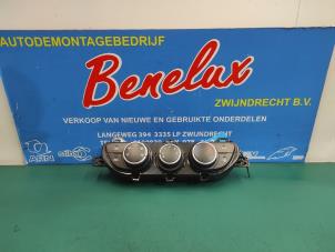 Gebruikte Kachel Bedieningspaneel Hyundai i10 (B5) 1.0 12V Prijs op aanvraag aangeboden door Benelux Zwijndrecht B.V.