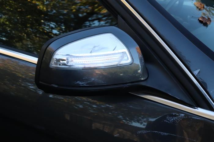 Buitenspiegel rechts van een Mercedes-Benz C (W204) 1.8 C-200K 16V 2008