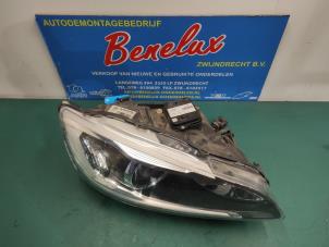 Gebruikte Rechter Koplamp Volvo V60 I (FW/GW) 2.0 D2 16V Prijs € 150,00 Margeregeling aangeboden door Benelux Zwijndrecht B.V.