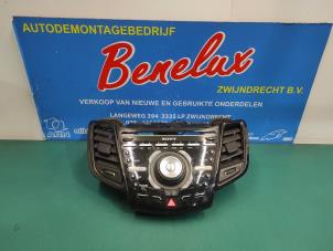 Gebruikte Radiobedienings paneel Ford Fiesta 6 (JA8) 1.6 Ti-VCT 16V Metal, Sport S Prijs op aanvraag aangeboden door Benelux Zwijndrecht B.V.