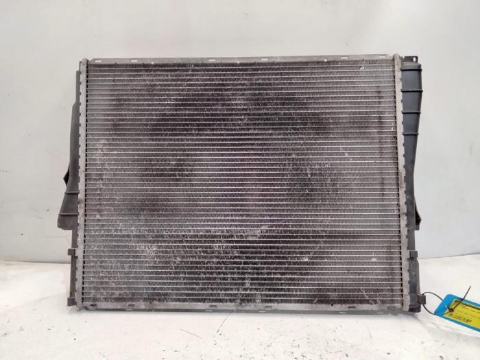 Gebruikte Radiateur BMW 3 serie Touring (E46/3) 330d 24V Prijs op aanvraag aangeboden door Benelux Zwijndrecht B.V.