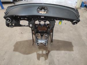 Gebruikte Airbag rechts (Dashboard) Mercedes C (C205) C-250 2.0 16V Prijs op aanvraag aangeboden door Benelux Zwijndrecht B.V.