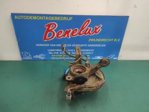 Gebruikte Fusee rechts-voor Daihatsu Cuore (L251/271/276) 1.0 12V DVVT Prijs op aanvraag aangeboden door Benelux Zwijndrecht B.V.