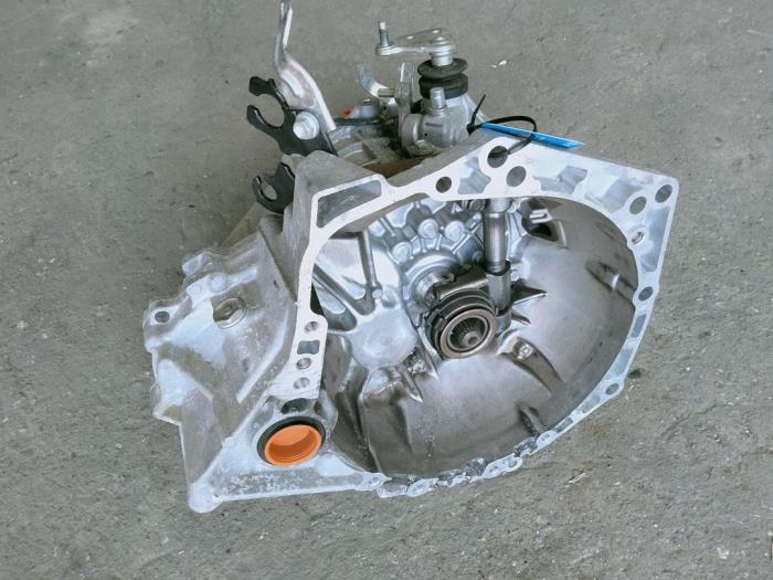 Gebruikte Versnellingsbak Peugeot 108 1.0 12V VVT-i Prijs € 200,00 Margeregeling aangeboden door Benelux Zwijndrecht B.V.
