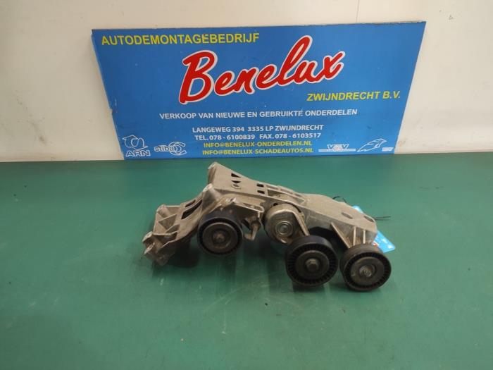 Gebruikte Dynamosteun boven Mercedes A (W169) 1.7 A-170 5-Drs. Prijs op aanvraag aangeboden door Benelux Zwijndrecht B.V.