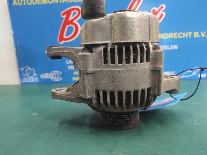 Dynamo van een Chrysler Voyager/Grand Voyager 2.4i 16V 1999