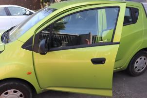 Gebruikte Portier 4Deurs links-voor Chevrolet Spark (M300) 1.0 16V Prijs op aanvraag aangeboden door Benelux Zwijndrecht B.V.