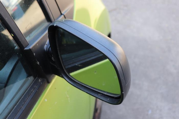 Buitenspiegel rechts van een Chevrolet Spark (M300) 1.0 16V 2011