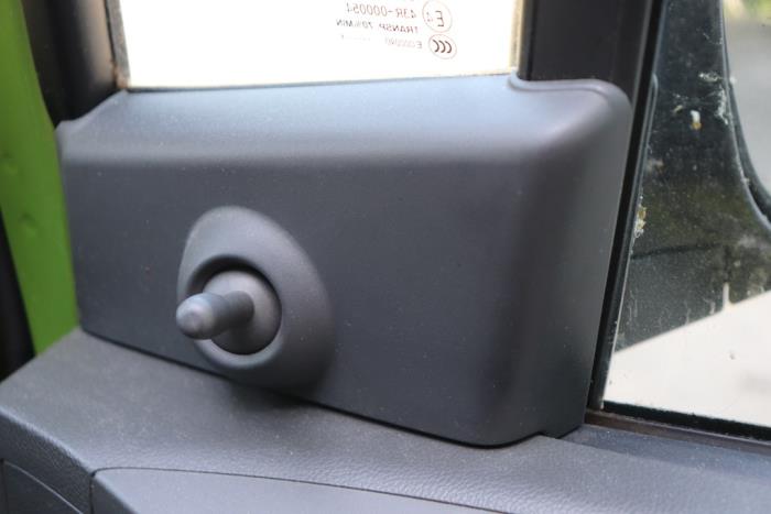 Buitenspiegel rechts van een Chevrolet Spark (M300) 1.0 16V 2011