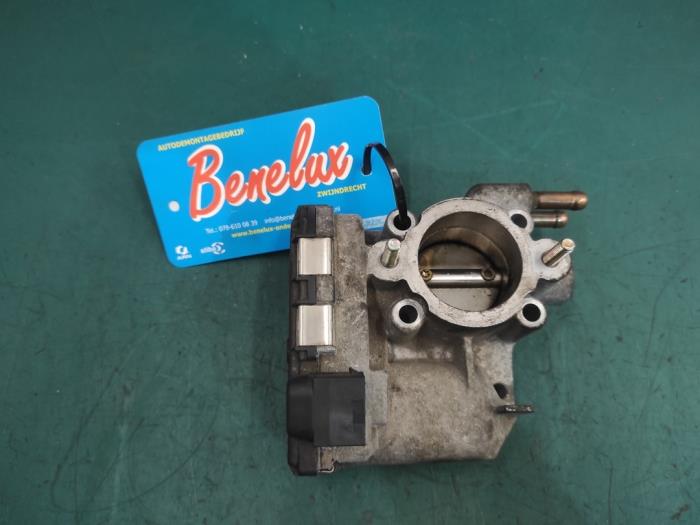 Gasklephuis van een Opel Corsa C (F08/68) 1.2 16V 2001