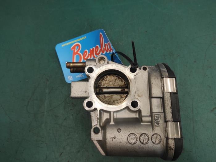 Gasklephuis van een Opel Corsa C (F08/68) 1.2 16V 2001