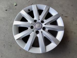 Gebruikte Velg Mercedes A (W176) 1.6 A-180 16V Prijs op aanvraag aangeboden door Benelux Zwijndrecht B.V.
