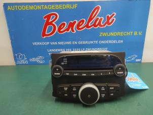 Gebruikte Radio CD Speler Chevrolet Spark (M300) 1.0 16V Prijs op aanvraag aangeboden door Benelux Zwijndrecht B.V.