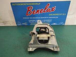 Gebruikte Motorrubber Opel Vivaro 2.0 Diesel 145 Prijs op aanvraag aangeboden door Benelux Zwijndrecht B.V.