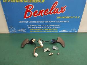 Gebruikte Schakelflipper set Peugeot 107 1.0 12V Prijs op aanvraag aangeboden door Benelux Zwijndrecht B.V.