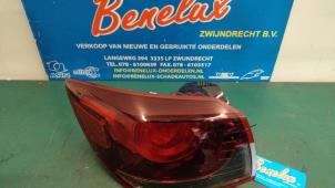 Gebruikte Achterlicht links Mazda 2 (DJ/DL) 1.5 SkyActiv-G 115 Prijs op aanvraag aangeboden door Benelux Zwijndrecht B.V.