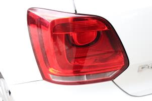 Gebruikte Achterlicht links Volkswagen Polo V (6R) 1.2 12V BlueMotion Technology Prijs op aanvraag aangeboden door Benelux Zwijndrecht B.V.