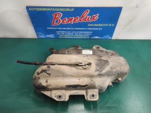 Gebruikte Tank adblue Mercedes Vito (447.6) 1.6 109 CDI 16V Prijs op aanvraag aangeboden door Benelux Zwijndrecht B.V.