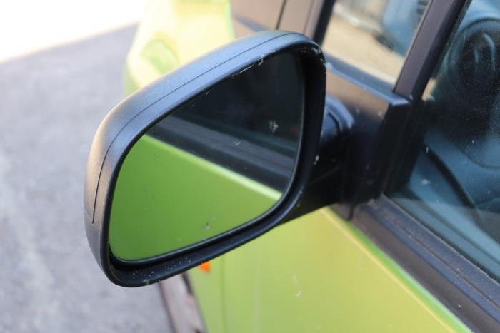 Buitenspiegel links van een Chevrolet Spark (M300) 1.0 16V 2011