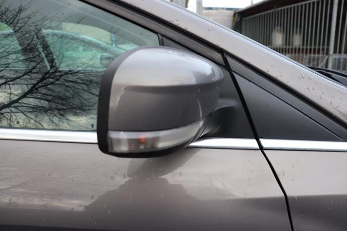 Buitenspiegel rechts van een Ford Focus 3 1.6 EcoBoost 16V 2012