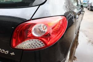 Gebruikte Achterlicht rechts Peugeot 206+ (2L/M) 1.1 XR,XS Prijs op aanvraag aangeboden door Benelux Zwijndrecht B.V.