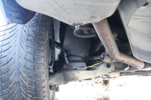 Gebruikte Luchtbalg Landrover Discovery V (LR) 3.0 sdv6 24V Prijs op aanvraag aangeboden door Benelux Zwijndrecht B.V.