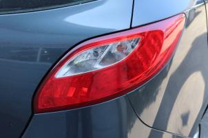 Gebruikte Achterlicht rechts Mazda 2 (DE) 1.3 16V S-VT High Power Prijs op aanvraag aangeboden door Benelux Zwijndrecht B.V.