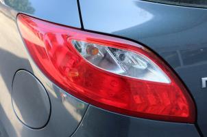 Gebruikte Achterlicht links Mazda 2 (DE) 1.3 16V S-VT High Power Prijs op aanvraag aangeboden door Benelux Zwijndrecht B.V.