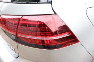 Gebruikte Achterlicht rechts Volkswagen Golf VII (AUA) 1.2 TSI BlueMotion 16V Prijs op aanvraag aangeboden door Benelux Zwijndrecht B.V.