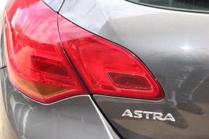 Gebruikte Achterlicht links Opel Astra J (PC6/PD6/PE6/PF6) 2.0 CDTI 16V 160 Ecotec Prijs op aanvraag aangeboden door Benelux Zwijndrecht B.V.
