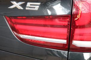 Gebruikte Achterlicht rechts BMW X5 (F15) xDrive 35d 3.0 24V Prijs op aanvraag aangeboden door Benelux Zwijndrecht B.V.