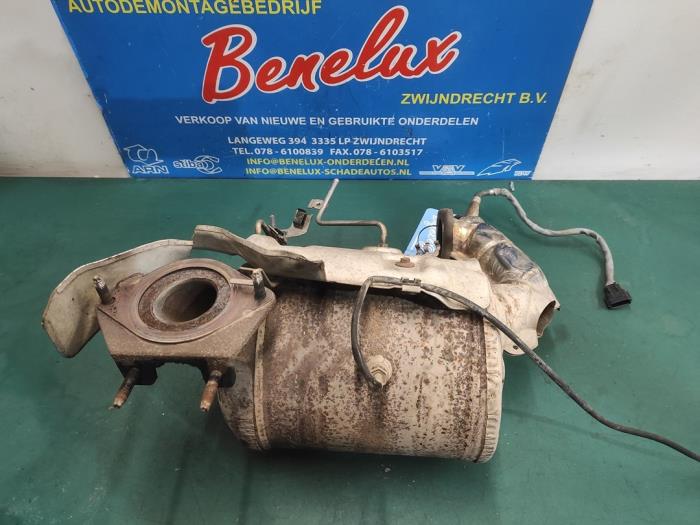 Gebruikte Roetfilter Mercedes Vito (447.6) 1.6 111 CDI 16V Prijs € 700,00 Margeregeling aangeboden door Benelux Zwijndrecht B.V.