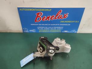 Gebruikte Versnellingsbak Steun Opel Astra K 1.4 Turbo 16V Prijs op aanvraag aangeboden door Benelux Zwijndrecht B.V.