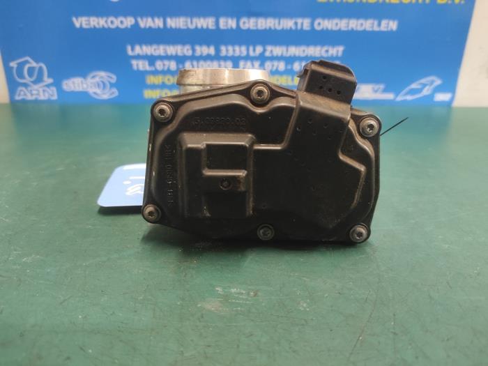 Gasklephuis van een Ford Fiesta 6 (JA8) 1.0 SCI 12V 80 2013