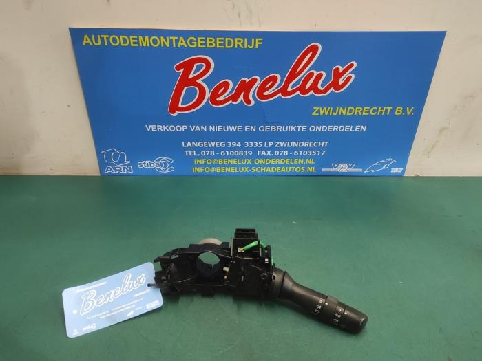 Gebruikte Schakelaar Licht Toyota Yaris III (P13) 1.5 16V Hybrid Prijs op aanvraag aangeboden door Benelux Zwijndrecht B.V.