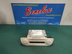 Gebruikte Radio CD Speler Fiat 500 (312) 0.9 TwinAir 85 Prijs op aanvraag aangeboden door Benelux Zwijndrecht B.V.