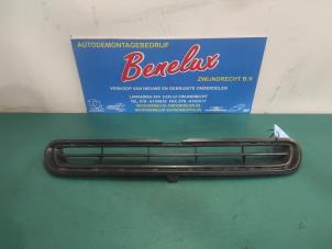 Gebruikte Grille Fiat 500X (334) 1.4 Multi Air 16V Prijs op aanvraag aangeboden door Benelux Zwijndrecht B.V.