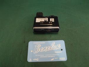 Gebruikte AUX/USB aansluiting Fiat 500X (334) 1.4 Multi Air 16V Prijs € 35,00 Margeregeling aangeboden door Benelux Zwijndrecht B.V.