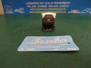 Gebruikte Handrem schakelaar Fiat 500X (334) 1.4 Multi Air 16V Prijs op aanvraag aangeboden door Benelux Zwijndrecht B.V.