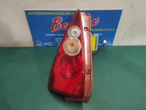 Gebruikte Achterlicht links Mazda 5 (CR19) 1.8i 16V Prijs op aanvraag aangeboden door Benelux Zwijndrecht B.V.